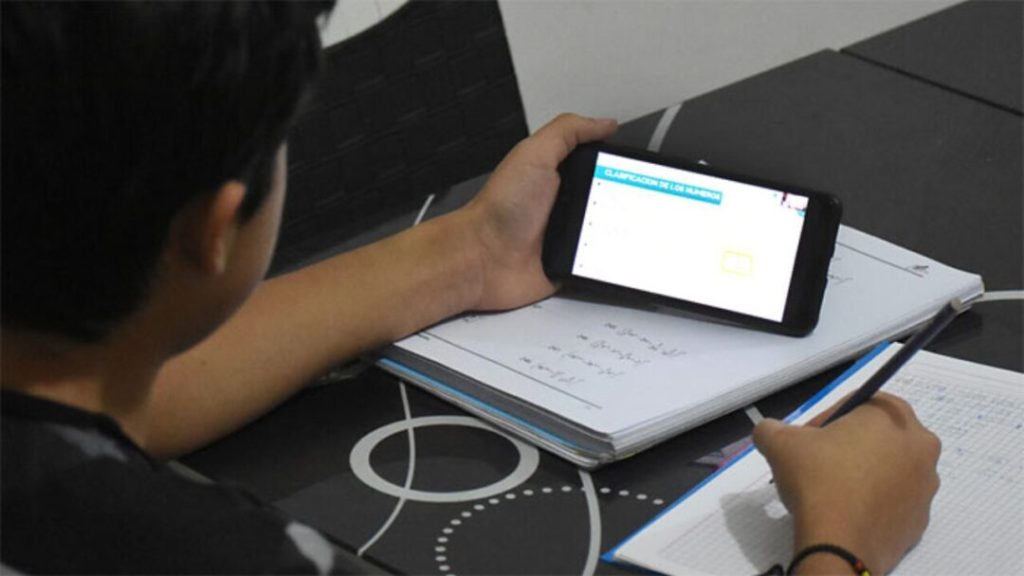 Covid-19: alumnos también van a clases virtuales y maestros a teletrabajo por orden de Educación