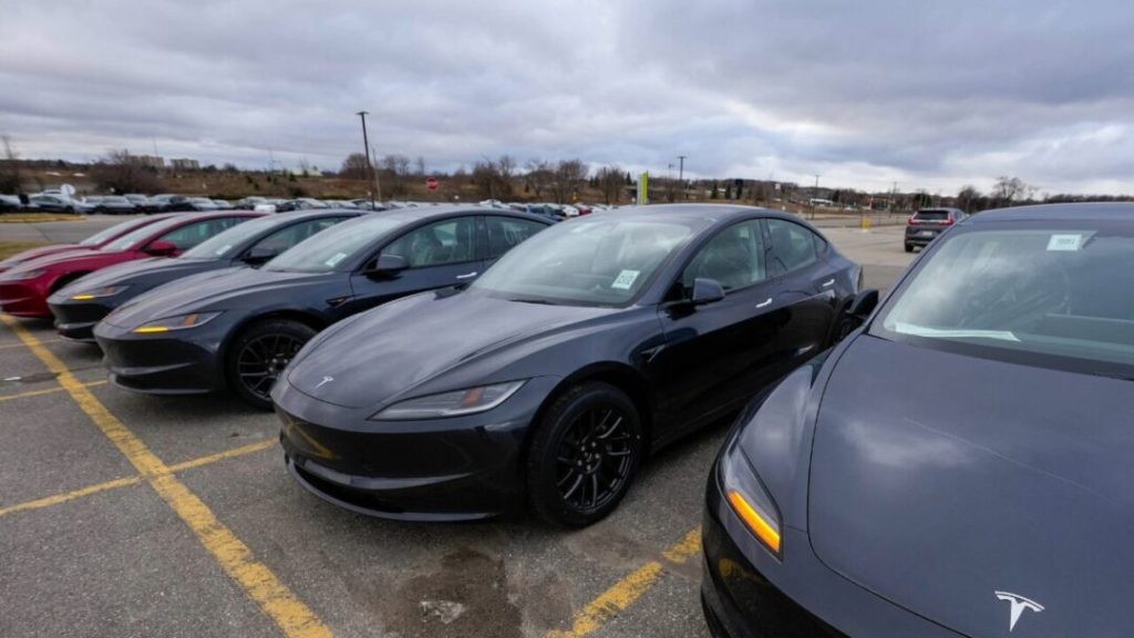 Acciones de Tesla caen en Wall Street tras lanzamiento de partido de Musk