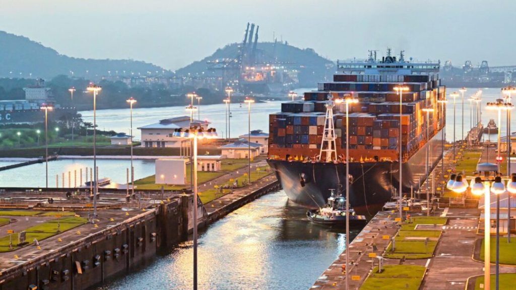 Canal de Panamá perderá USD 400 millones en ingresos por caída del comercio global, pero aumentará aporte al Estado