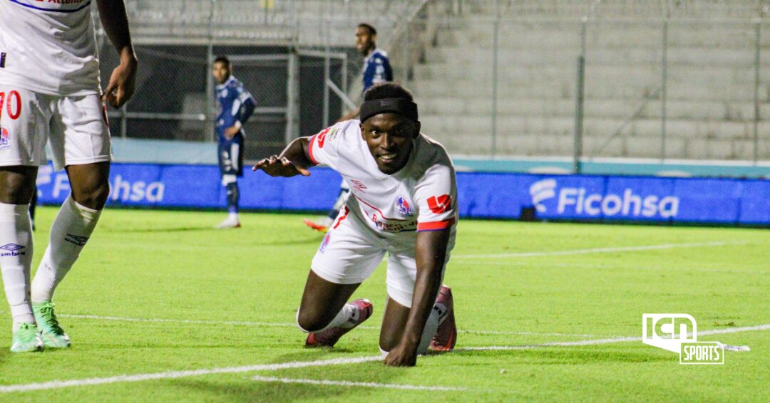 Olimpia lidera el Apertura tras ganar el clásico y aprovecha derrota de Marathón