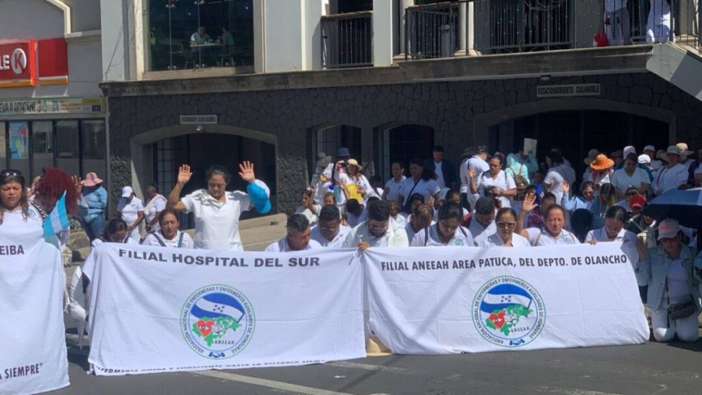 Auxiliares de enfermería continúan en paro de labores a nivel nacional