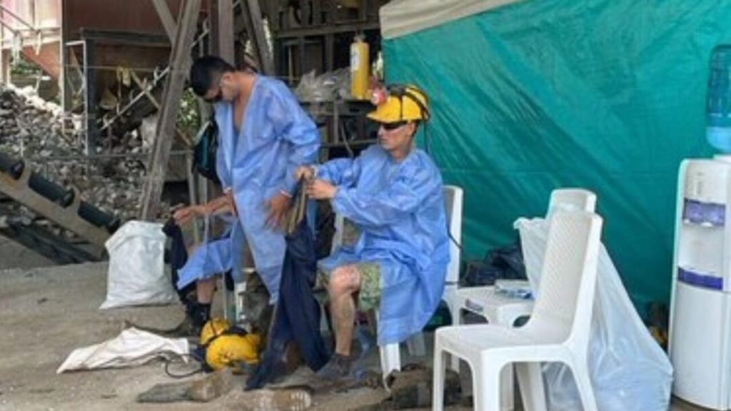 Rescatan a 7 de los 23 mineros atrapados en el noroeste de Colombia
