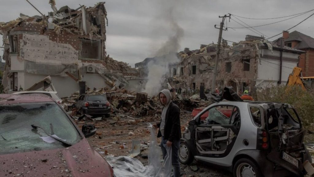 Ataque masivo ruso deja al menos cuatro muertos en Kiev y decenas de heridos en Ucrania