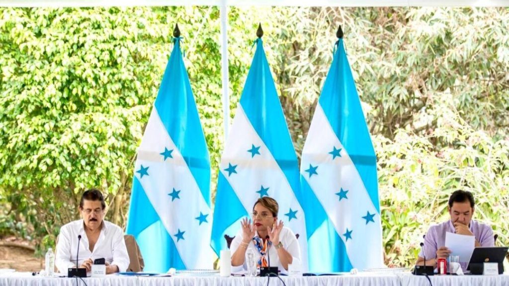 Presidenta Xiomara Castro activa SINAGER por lluvias en Tegucigalpa tras muerte de joven