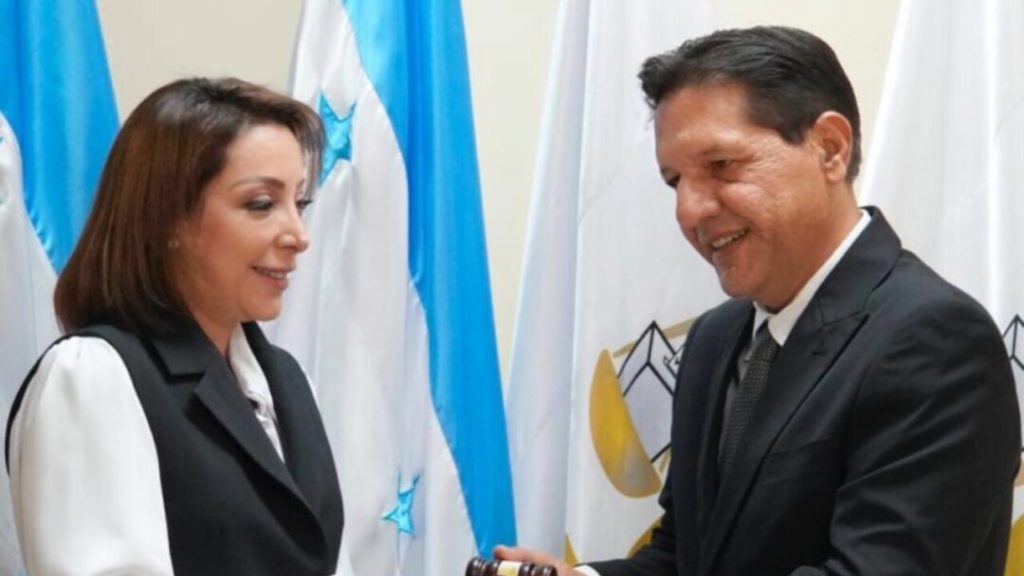 DPI llega al Tribunal de Justicia Electoral mientras magistrado Mario Flores denuncia persecución política