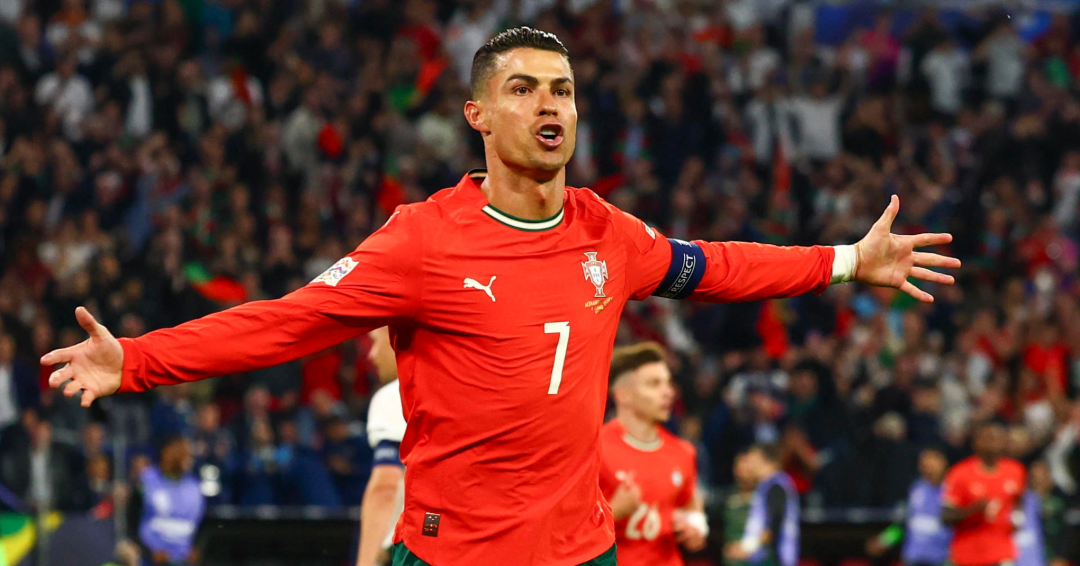 Cristiano Ronaldo, primer jugador de fútbol milmillonario