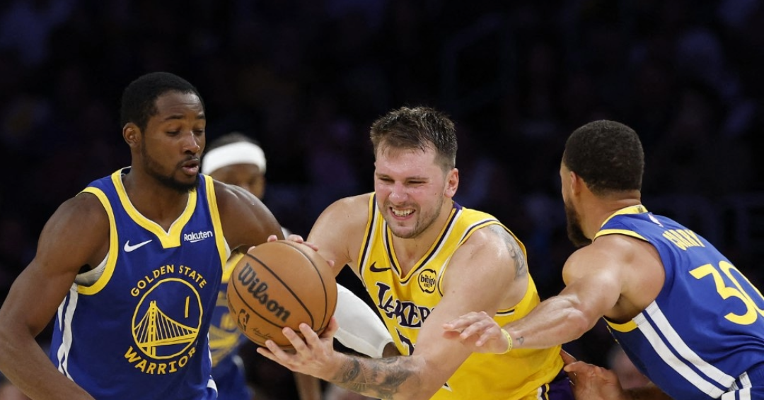 Warriors arruinan recital de Doncic
