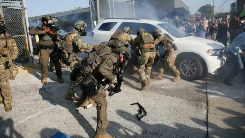 El gobierno de Donald Trump declara a ciudades de EE.UU. como “zona de guerra”