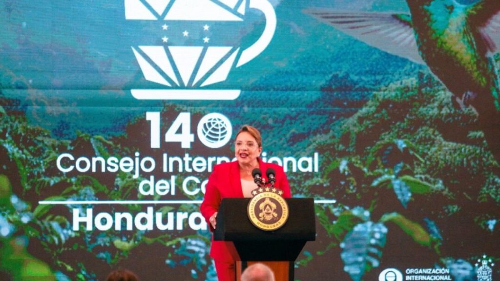 Xiomara Castro propone ante la OIC crear un fondo internacional por la justicia cafetalera