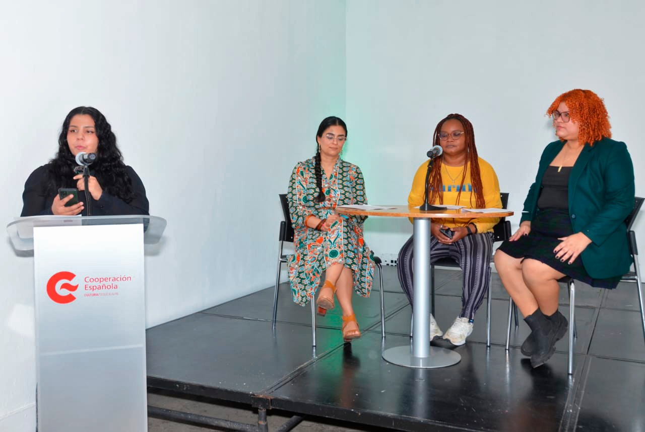 El equipo coordinador de "El Sueño de Alicia" organizó una conferencia de prensa en el CCET para presentar la programación oficial de su séptima edición. Fotografía: Cortesía. 