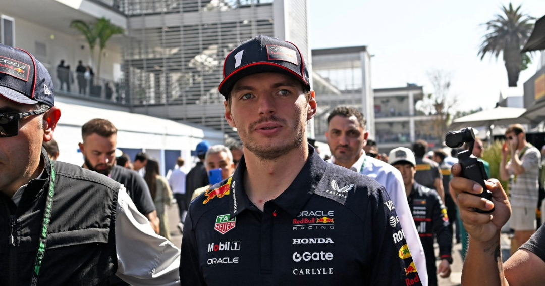 El piloto neerlandés de Red Bull Racing, Max Verstappen, sonríe durante el día de prensa previo al Gran Premio de Fórmula Uno de Sao Paulo en el circuito José Carlos Pace.