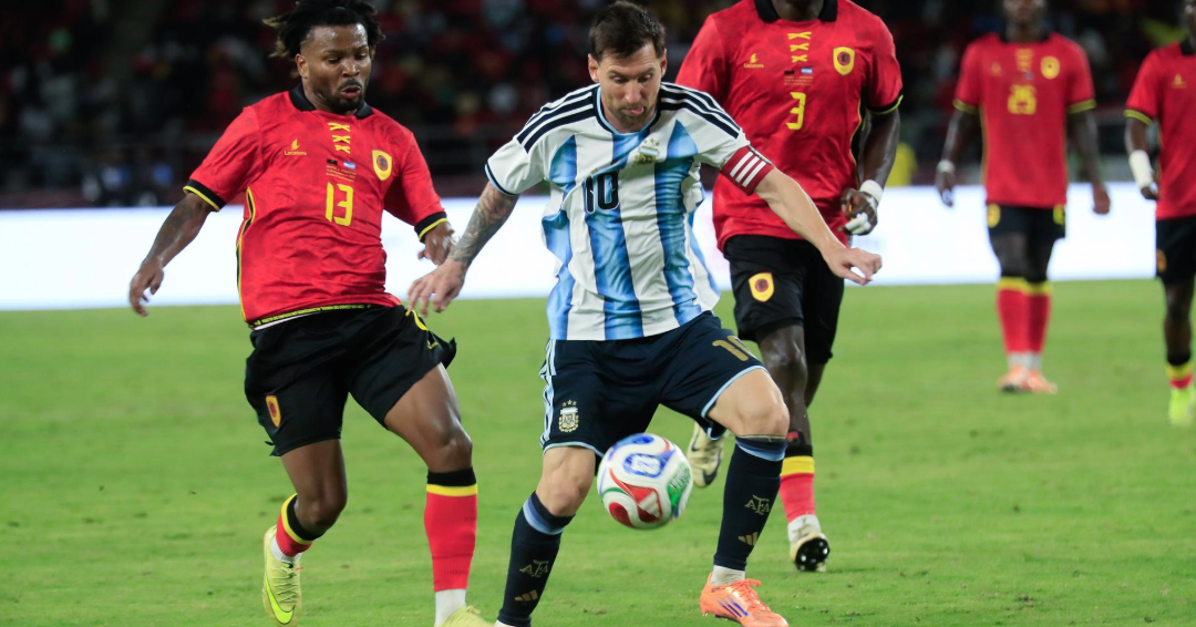 Argentina cierra el año con triunfo y show de Messi