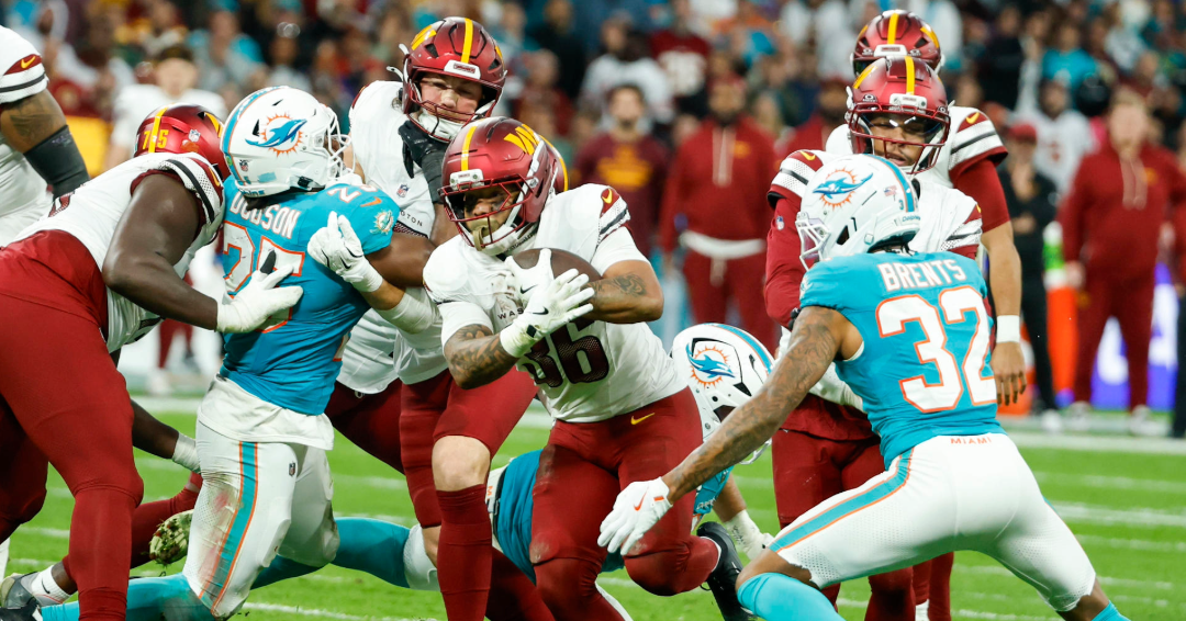 Los Dolphins mandan en el debut NFL en España