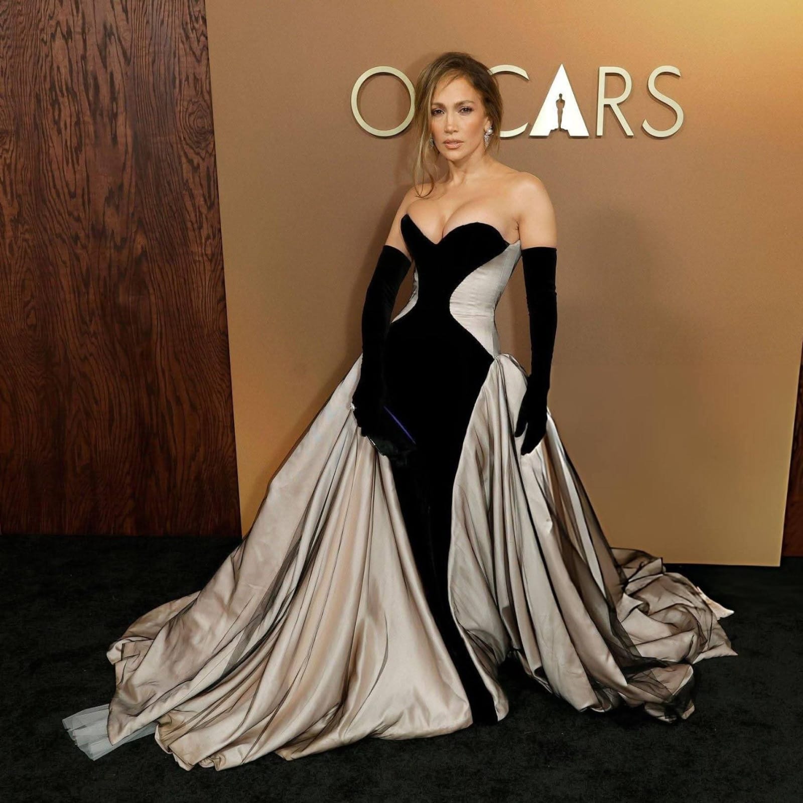 Los mejores looks y tendencias que brillaron en la Red Carpet de los Governors Awards 2025