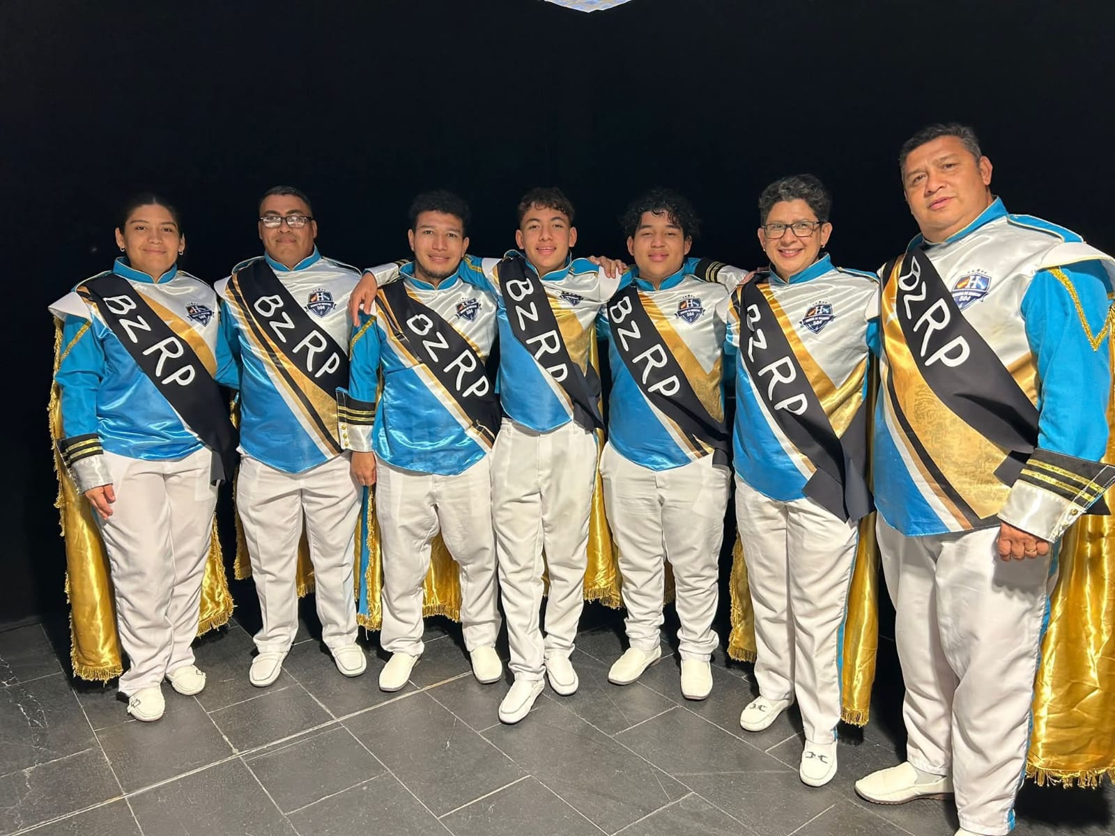 Momento histórico: Banda de Marcha Honduras 504 comparte escenario junto a Daddy Yankee y Bizarrap