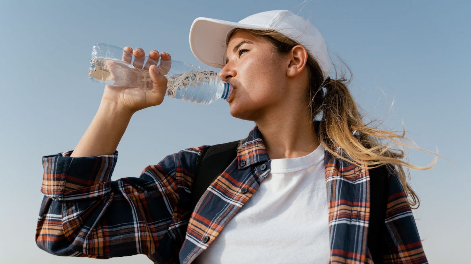Descubre los beneficios de tomar agua