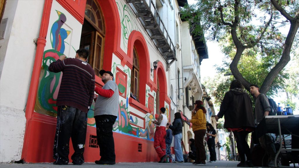 El muralismo político de Chile se reactiva para las elecciones