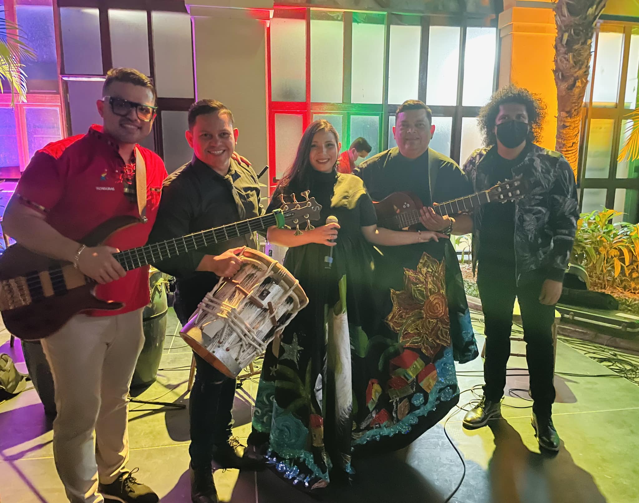 gaby_flores_cancion_cadena_nacional