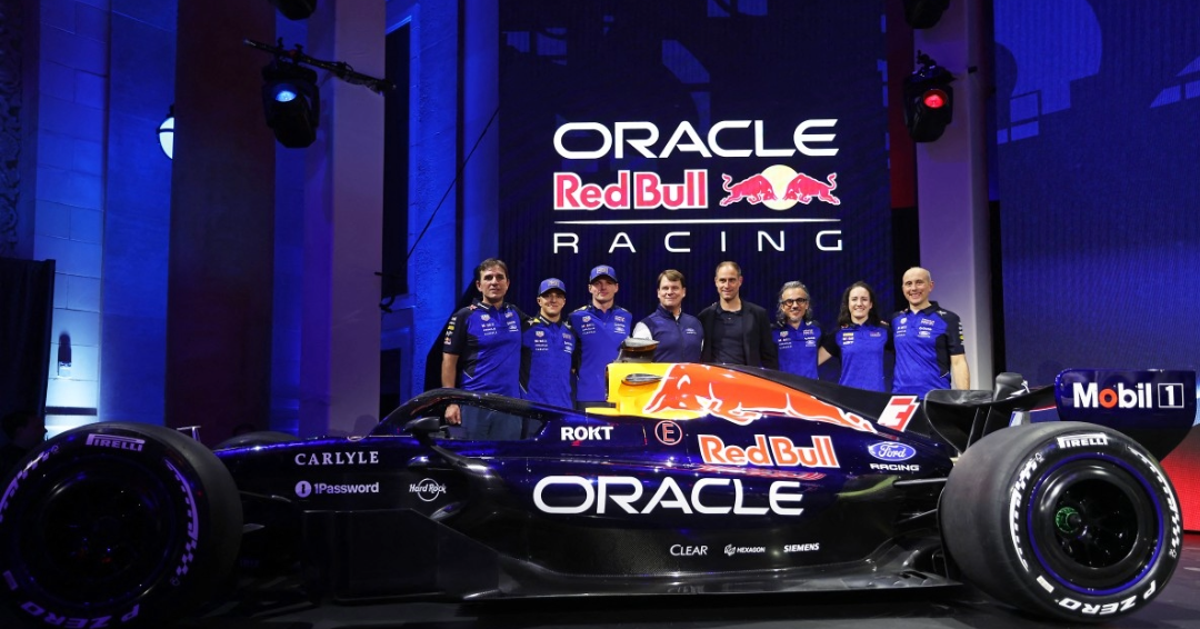 El escenario elegido fue la hist&oacute;rica estaci&oacute;n Michigan Central, un edificio centenario de estilo Beaux Arts que, por una noche, sustituy&oacute; trenes por b&oacute;lidos.